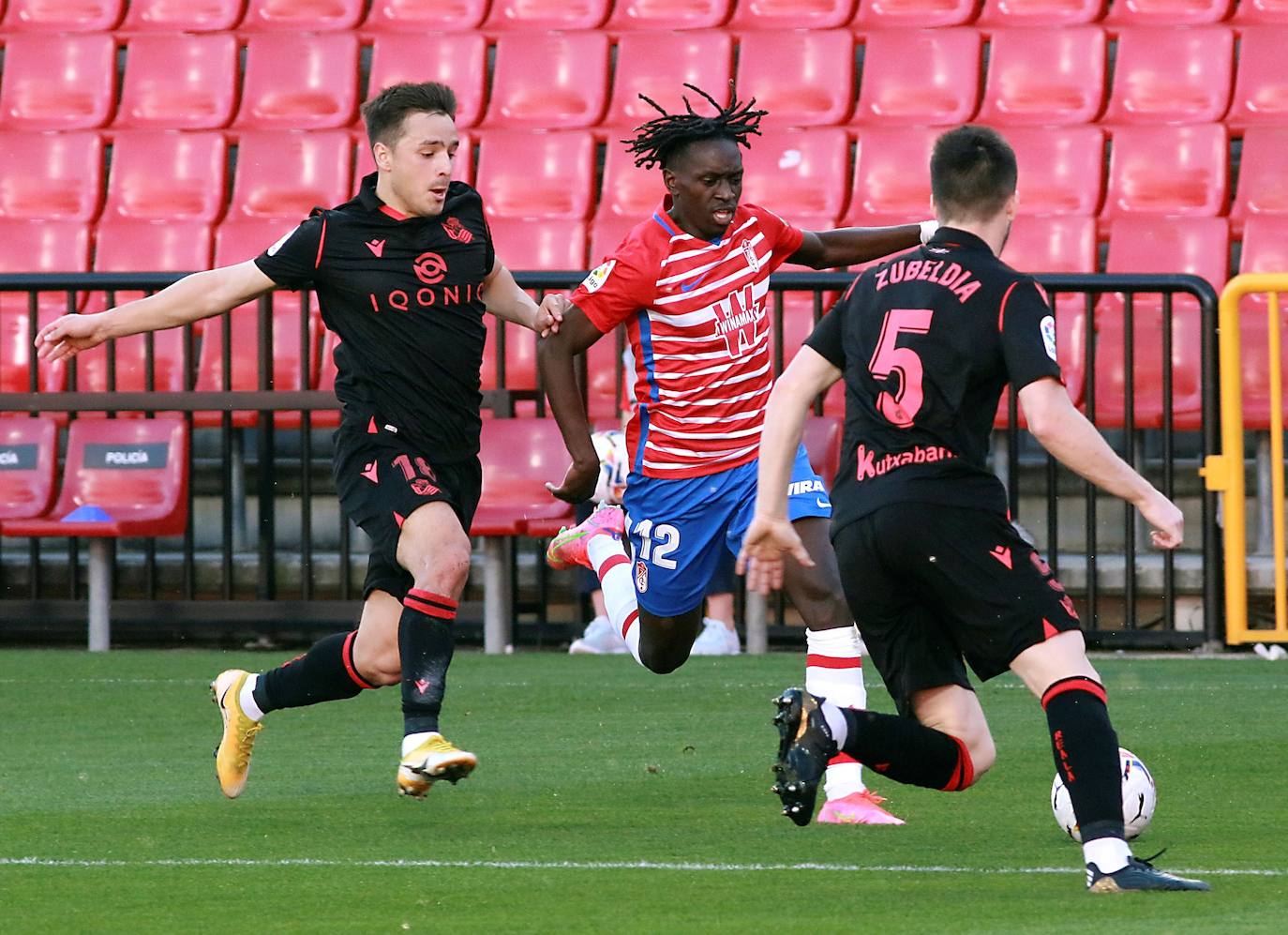 Fotos: Las mejores imágenes del Granada - Real Sociedad