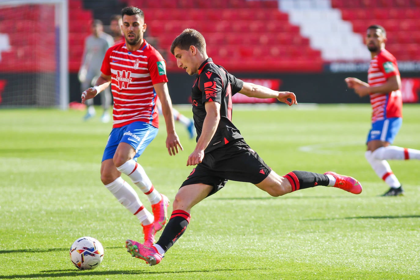 Fotos: Las mejores imágenes del Granada - Real Sociedad