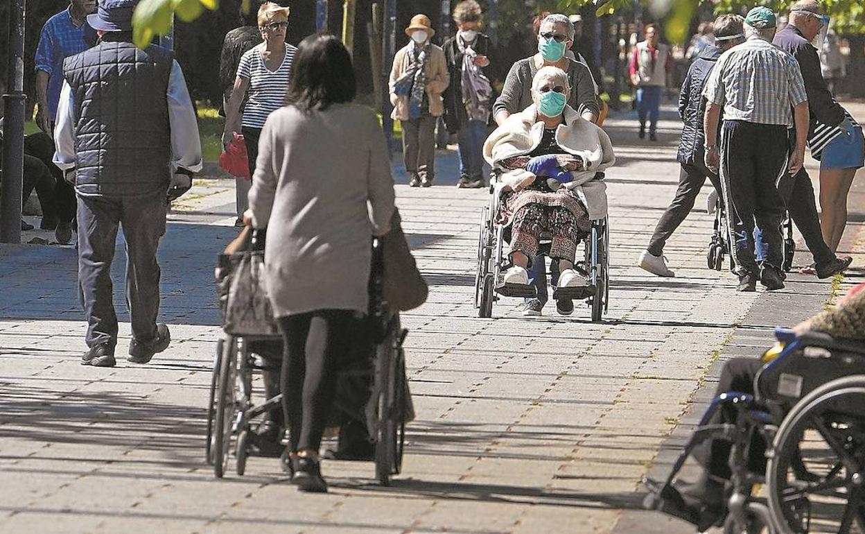 Los dependientes forman parte de uno de los colectivos más vulnerables al virus. 
