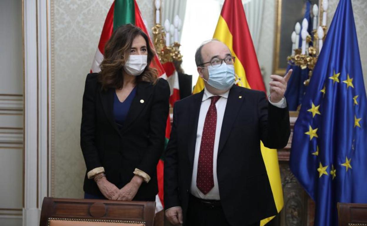 Olatz Garamendi y Miquel Iceta, en la reunión que mantuvieron el 3 de marzo en Madrid.