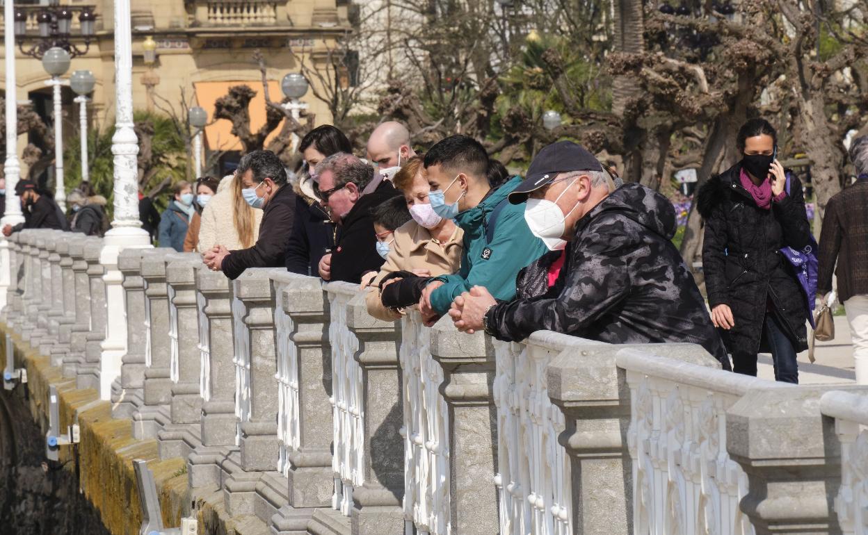 Donostia y sus paseos estaban hoy a rebosar por el buen tiempo.