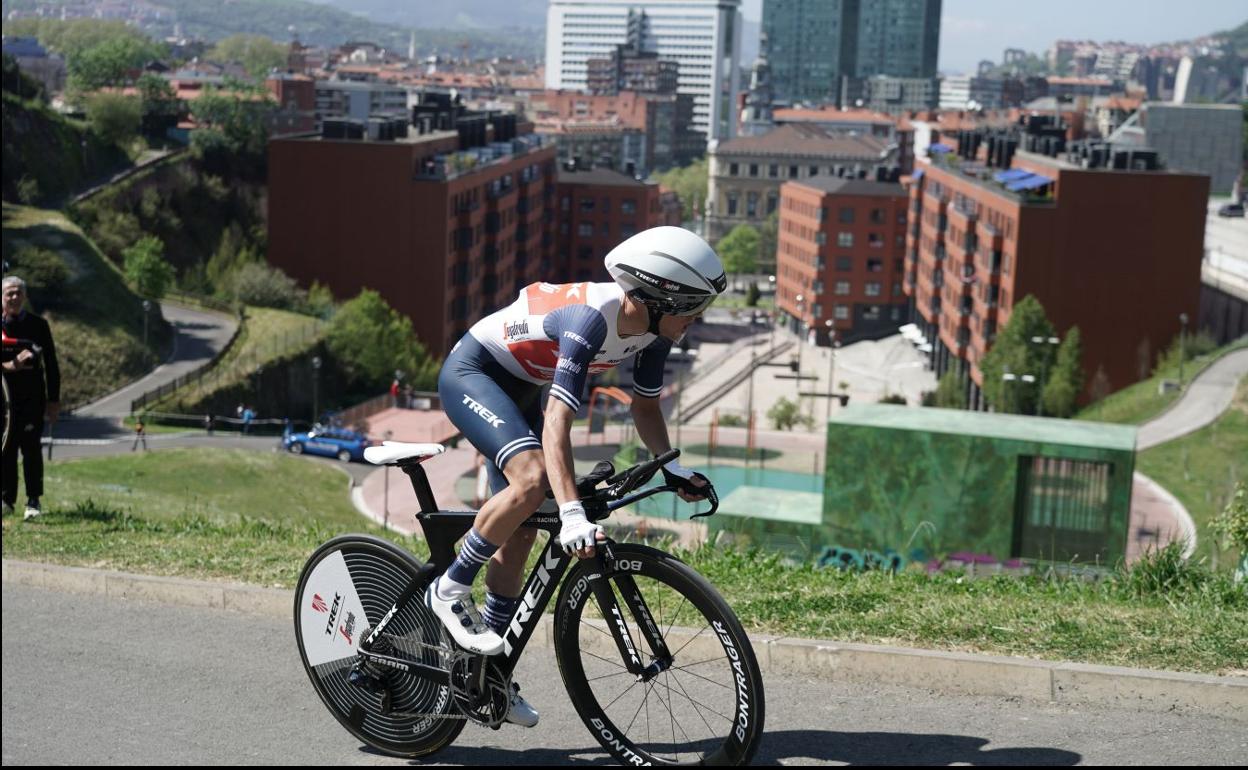 Itzulia 2021: Primo Roglic gana la contrareloj de la primera etapa de Bilbao, con Tadej Pogacar a 28 segundos