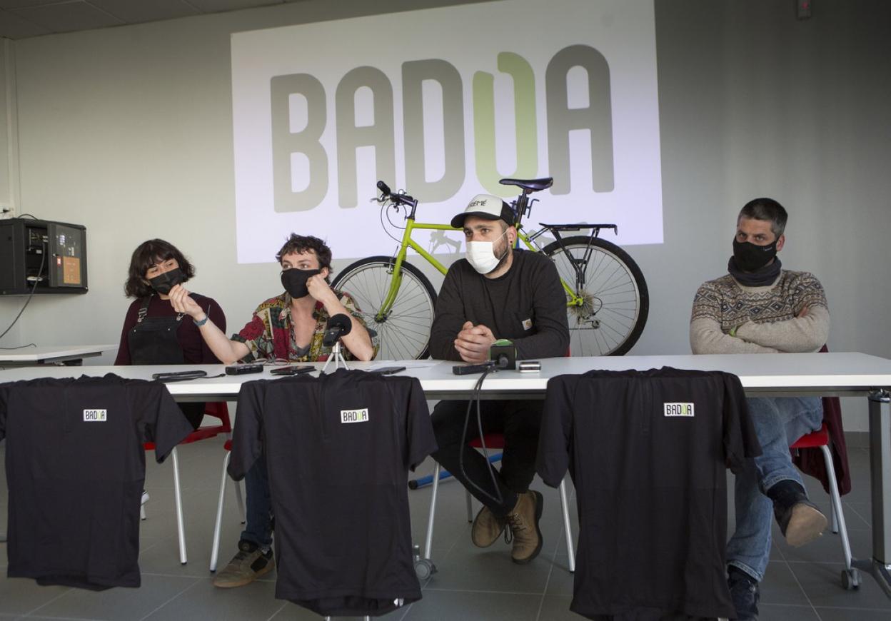 Claudia Romero, June Arruti, Nestor Uranga y Mikel Valero, miembros de BSD Koop y Badoa Koop. 