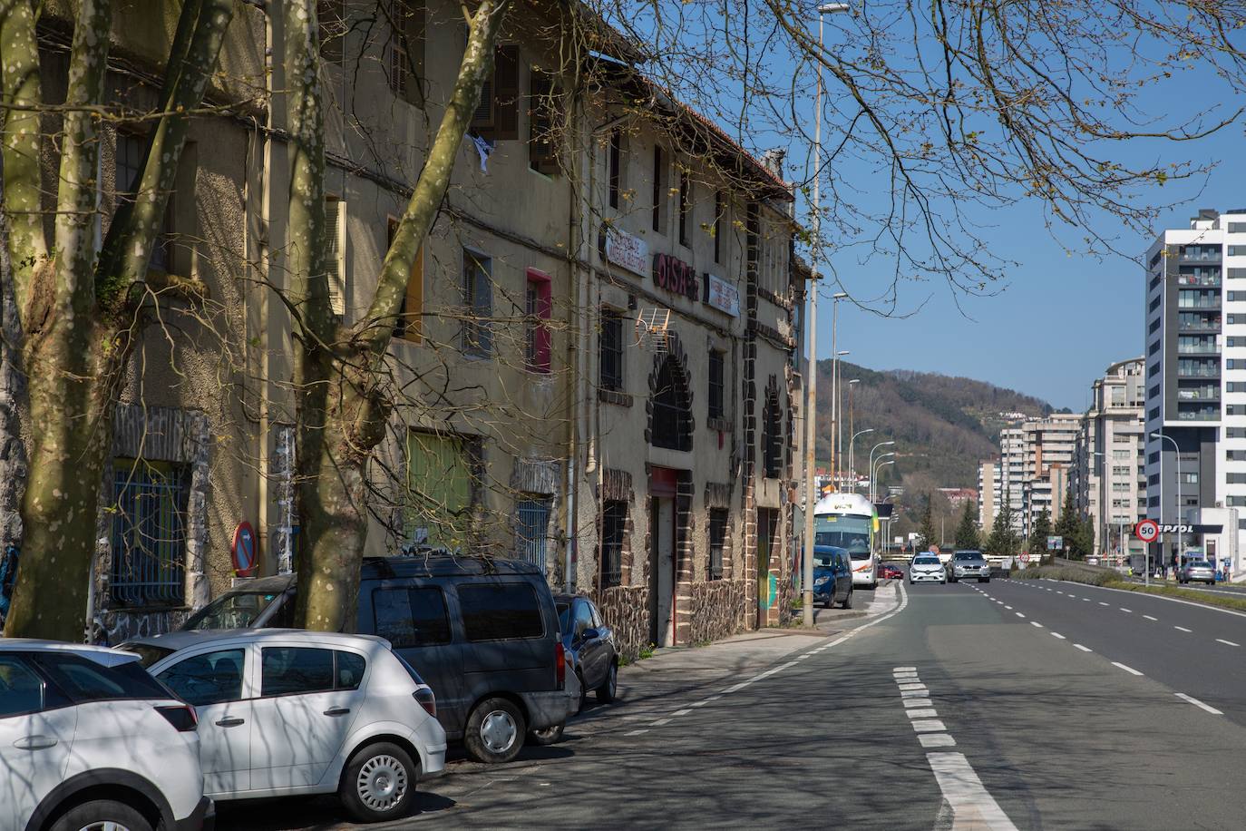 El Pleno del Ayuntamiento de San Sebastián aprobará hoy de forma definitiva el planeamiento urbanístico de El Infierno, una antigua zona industrial degradada al final de la avenida de Tolosa que se va a transformar en un nuevo ámbito residencial con 540 pisos, la mitad de ellos protegidos.