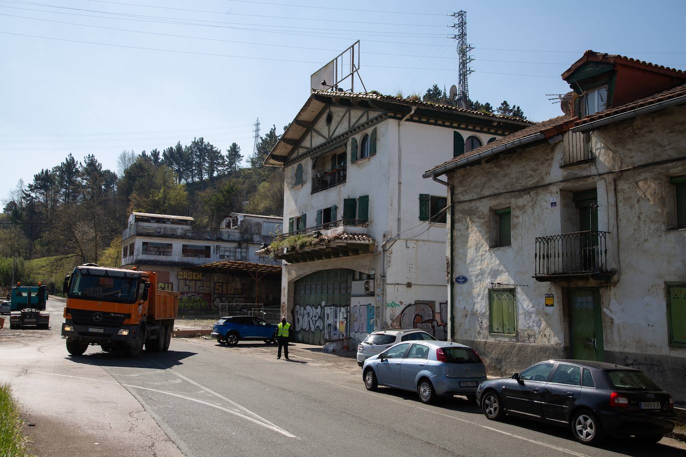 El Pleno del Ayuntamiento de San Sebastián aprobará hoy de forma definitiva el planeamiento urbanístico de El Infierno, una antigua zona industrial degradada al final de la avenida de Tolosa que se va a transformar en un nuevo ámbito residencial con 540 pisos, la mitad de ellos protegidos.