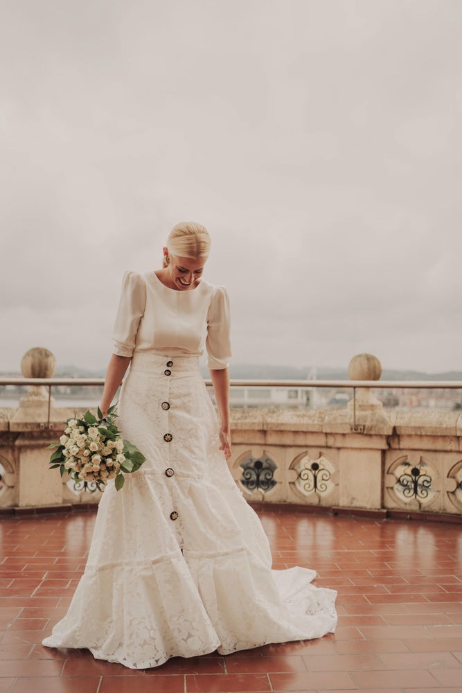 Esta vasca abogó por la practicidad de un look nupcial desmontable que se adaptaba a los distintos momentos de la celebración