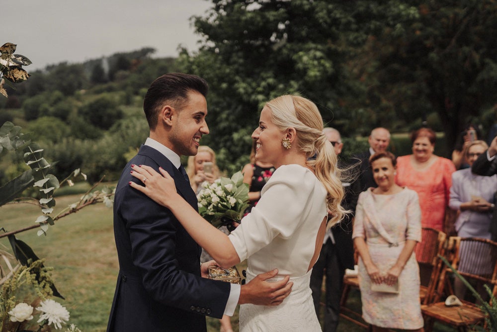 Esta vasca abogó por la practicidad de un look nupcial desmontable que se adaptaba a los distintos momentos de la celebración