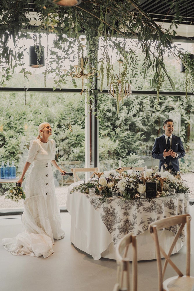 Esta vasca abogó por la practicidad de un look nupcial desmontable que se adaptaba a los distintos momentos de la celebración