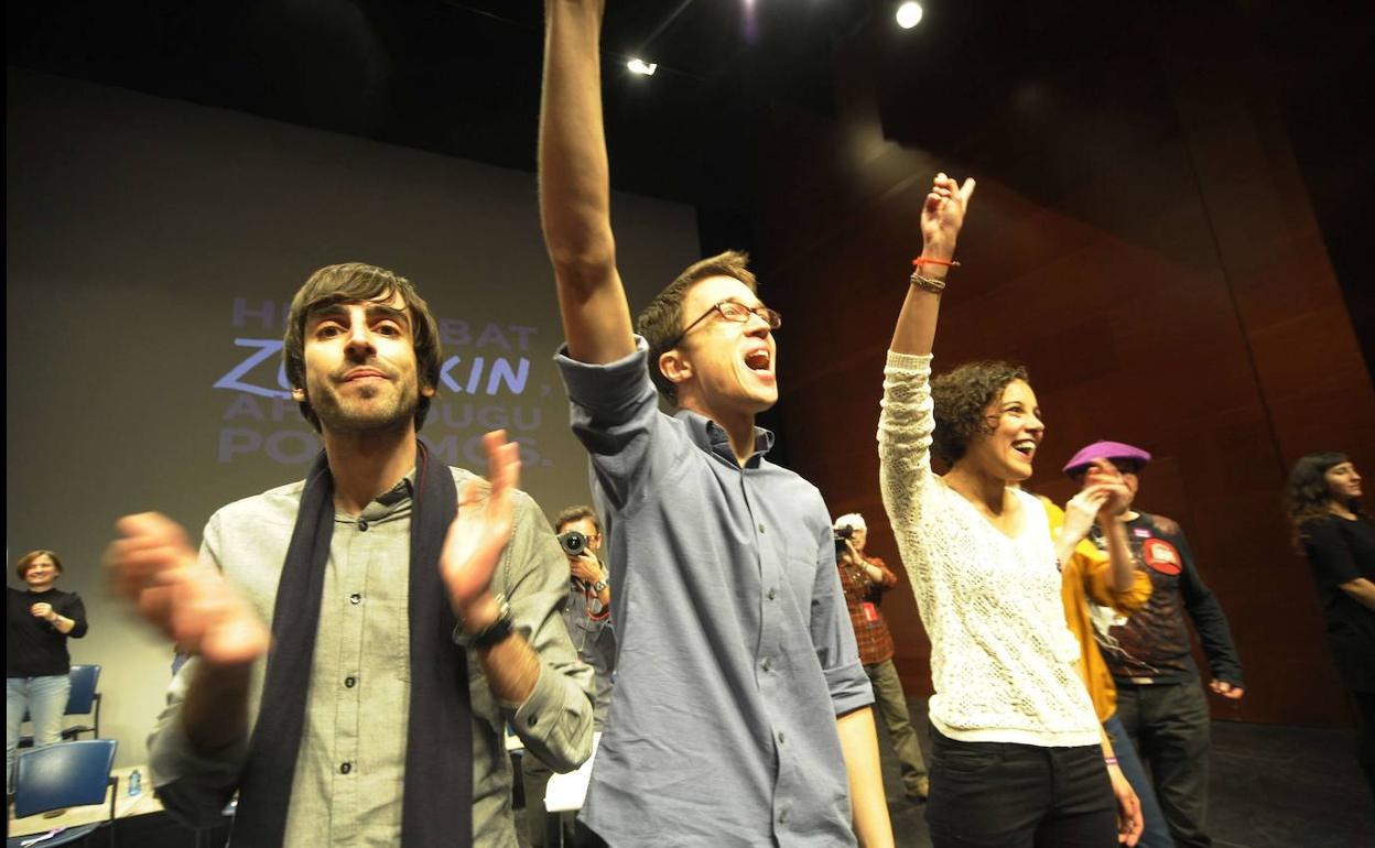 Errejón, con Maura y Alba. El actual líder de Más País, en un mítin de Podemos celebrado en Euskadi.