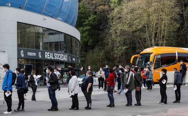 Osakidetza acelera con el 90% de las vacunas ya inyectadas y citas masivas por SMS