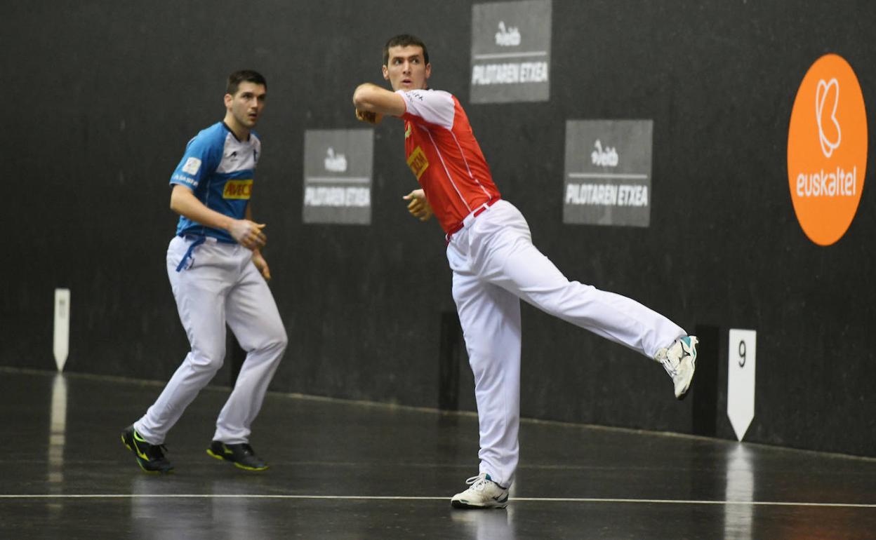 Beñat Rezusta jugará los playoff. Ladis Galarza, a su espalda, no está clasificado aún. 