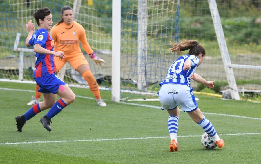 Las azulgranas han frenado la buena racha de las txuri-urdin este mediodía en Zubieta.