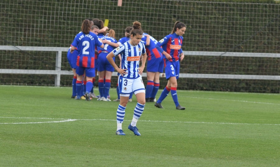Las azulgranas han frenado la buena racha de las txuri-urdin este mediodía en Zubieta.