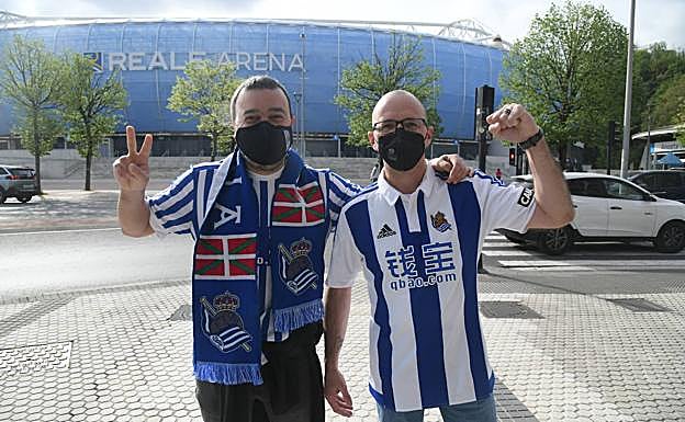 Galería. Aficionados de la Real Sociedad, este sábado en los aledaños del Reale Arena.
