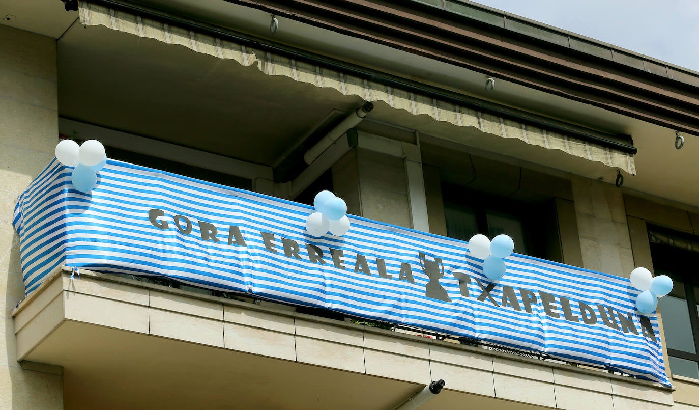 El domingo es txuri-urdin en Donostia.