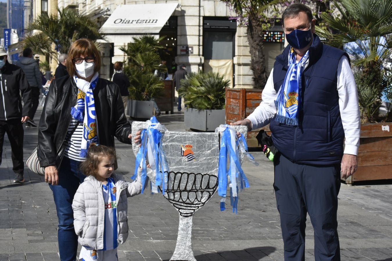El domingo es txuri-urdin en Donostia.