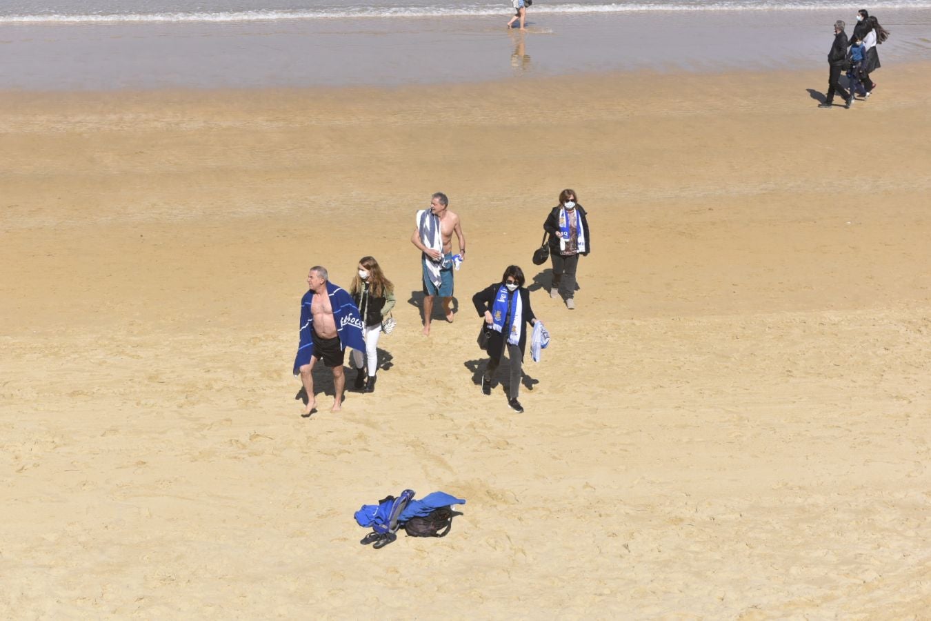 El domingo es txuri-urdin en Donostia.