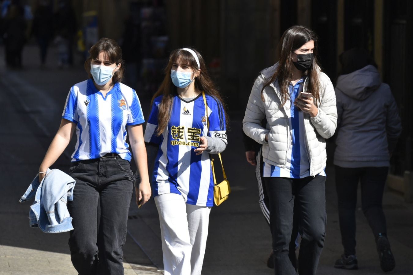 El domingo es txuri-urdin en Donostia.