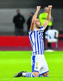 Imagen secundaria 2 - Los jugadores celebran la victoria 