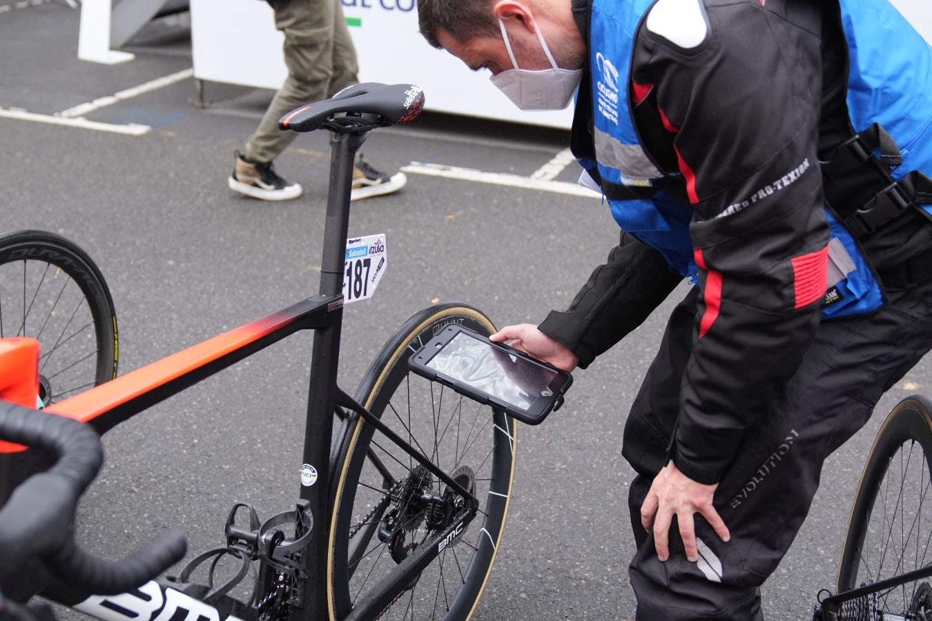 El ciclista ezkiotarra Alex Aranburu se ha llevado la segunda etapa de la Itzulia