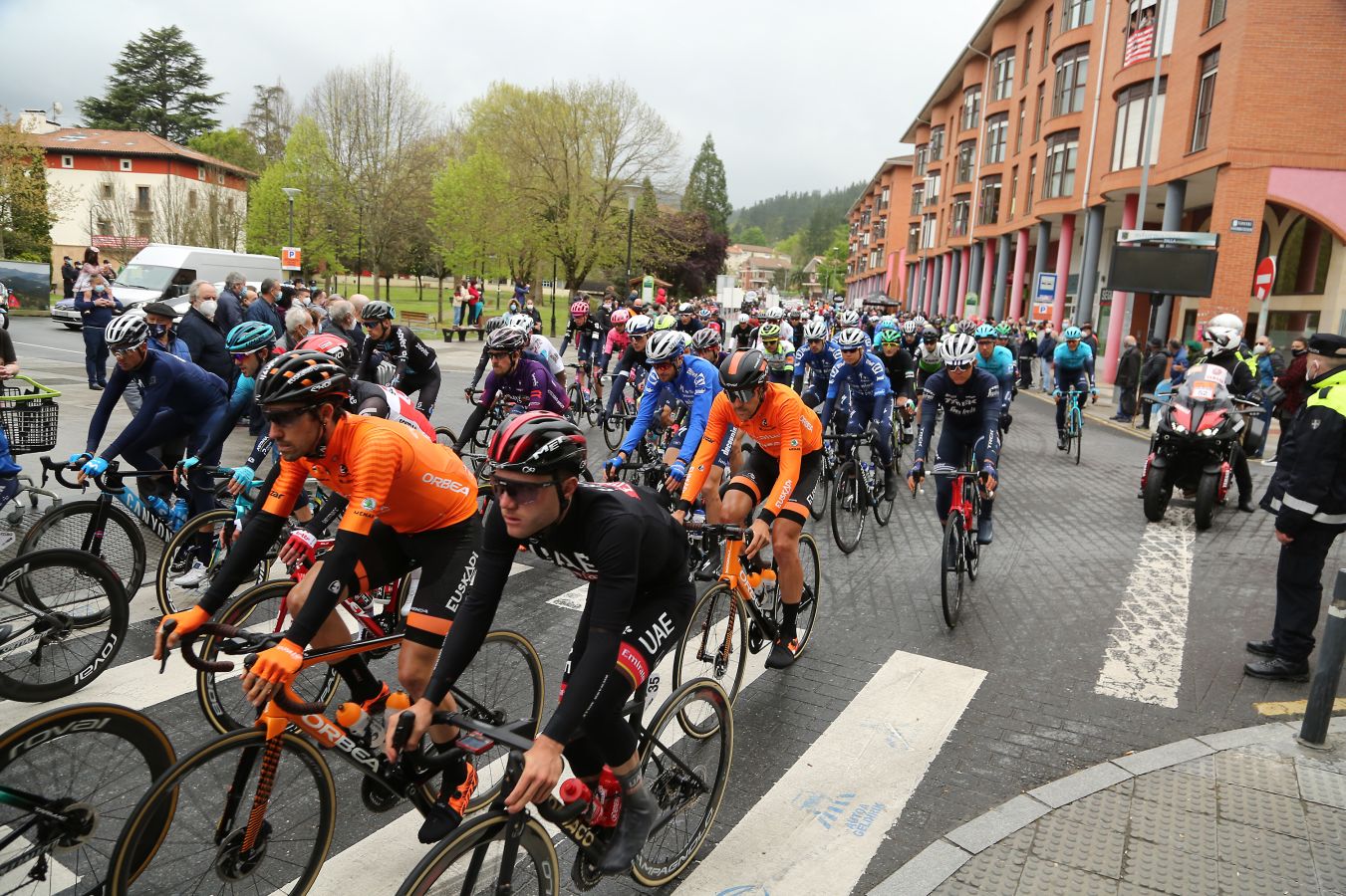 El ciclista ezkiotarra Alex Aranburu se ha llevado la segunda etapa de la Itzulia