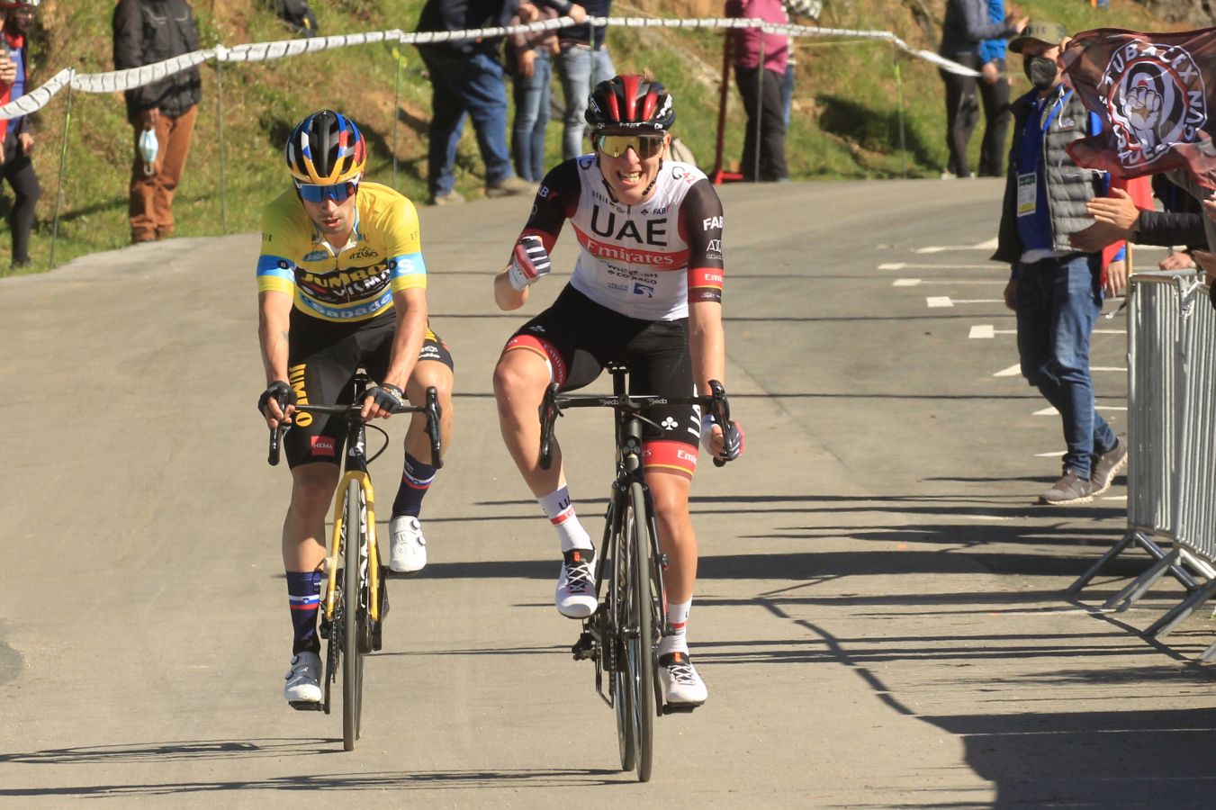 Tadej Pogacar ha sido el vencedor de la tercera etapa de la Itzulia tras la gran subida que ha protagonizado con Roglic
