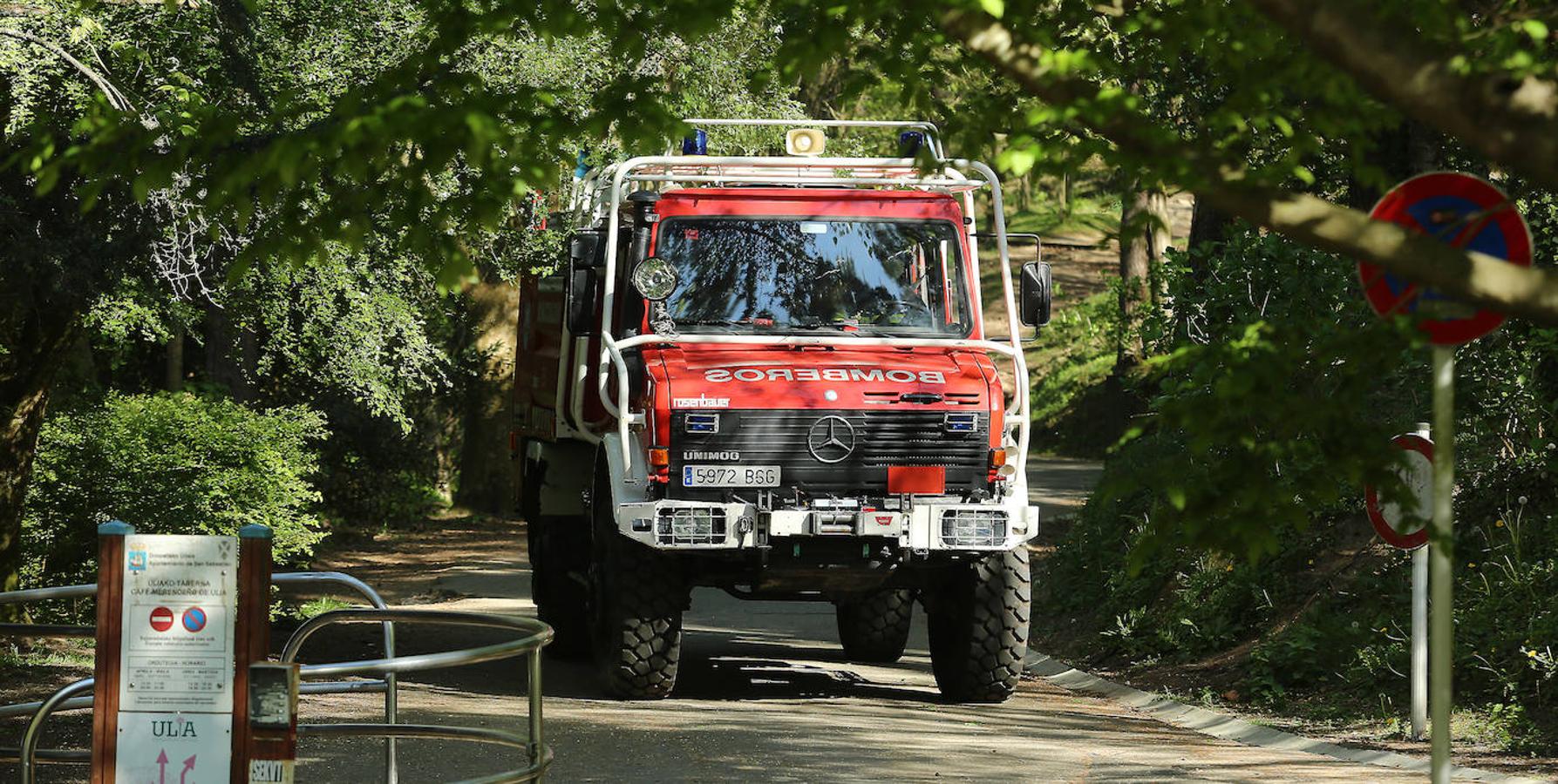 Fotos: Extinguido el incendio registrado esta madrugada en una zona forestal de Ulia