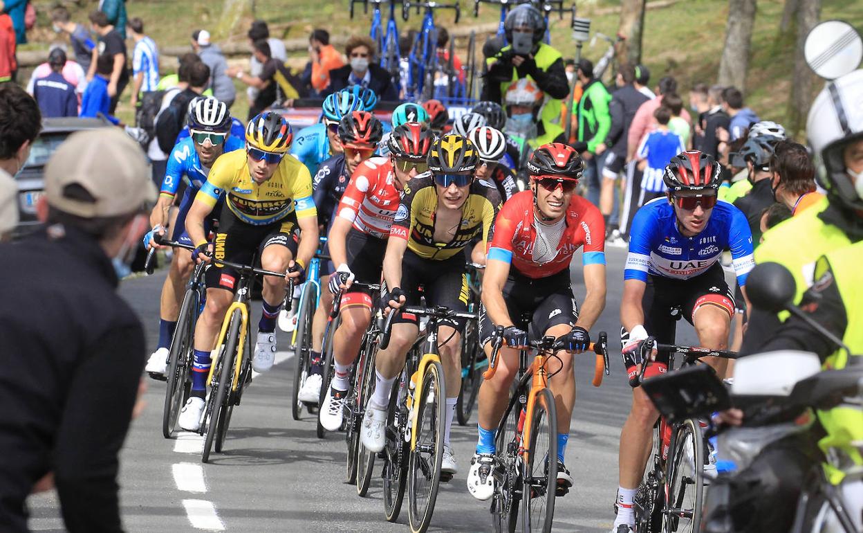 El grupo de favoritos, a su paso por Erlaitz.