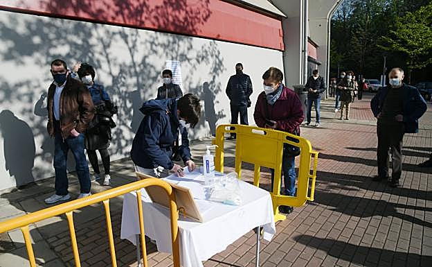 La decisión sobre cómo completar la pauta a vacunados con AstraZeneca se aplaza sine die