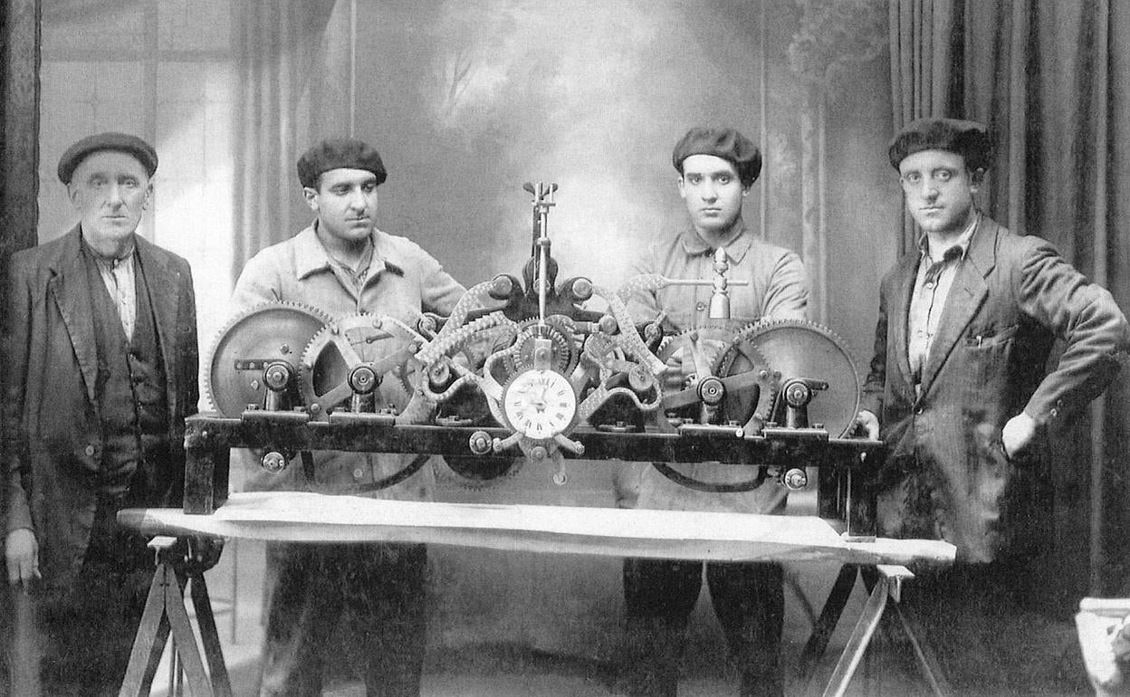 Ignacio Zubillaga bere semeekin, Jose, Pedro eta Ceferino. 