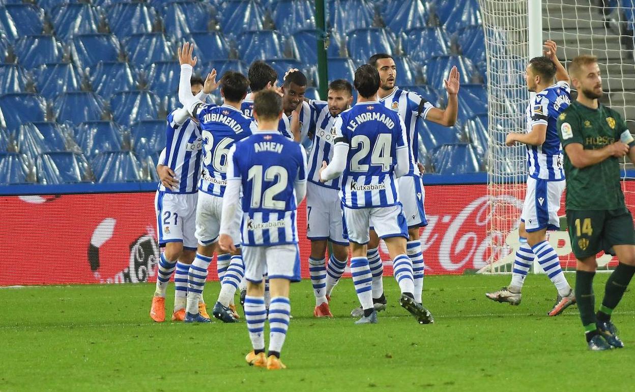 Los jugadores de la Real Sociedad celebran el tanto de Isak en el duelo de la primera vuelta. 