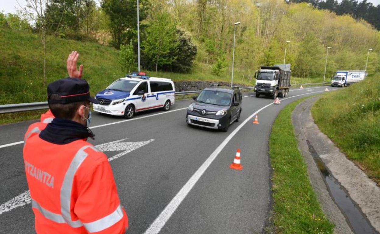 Un vaivén de medidas al son que marca el virus