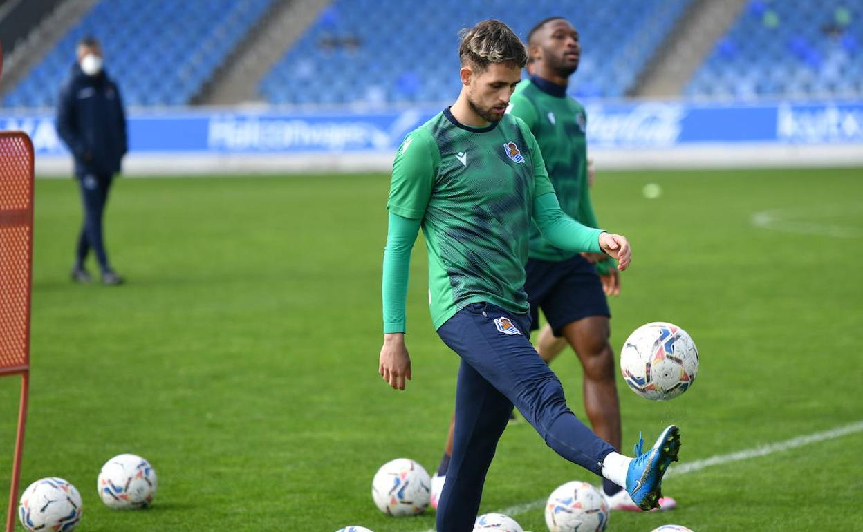 Januzaj hace tacadas en un entrenamiento. 