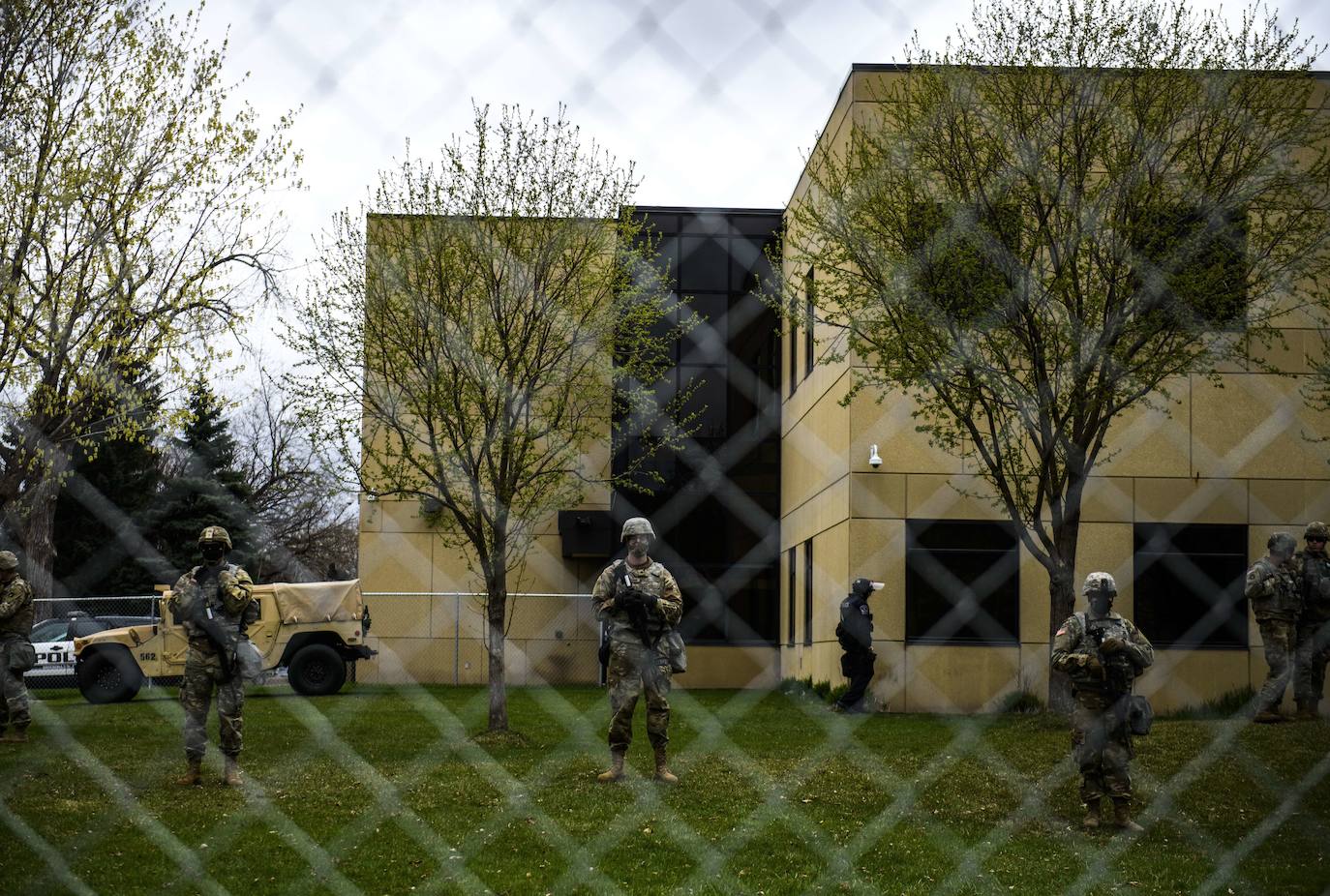 Minnesota moviliza la Guardia Nacional por protestas en Brooklyn Center por la muerte de un hombre negro en incidente con la policía. 