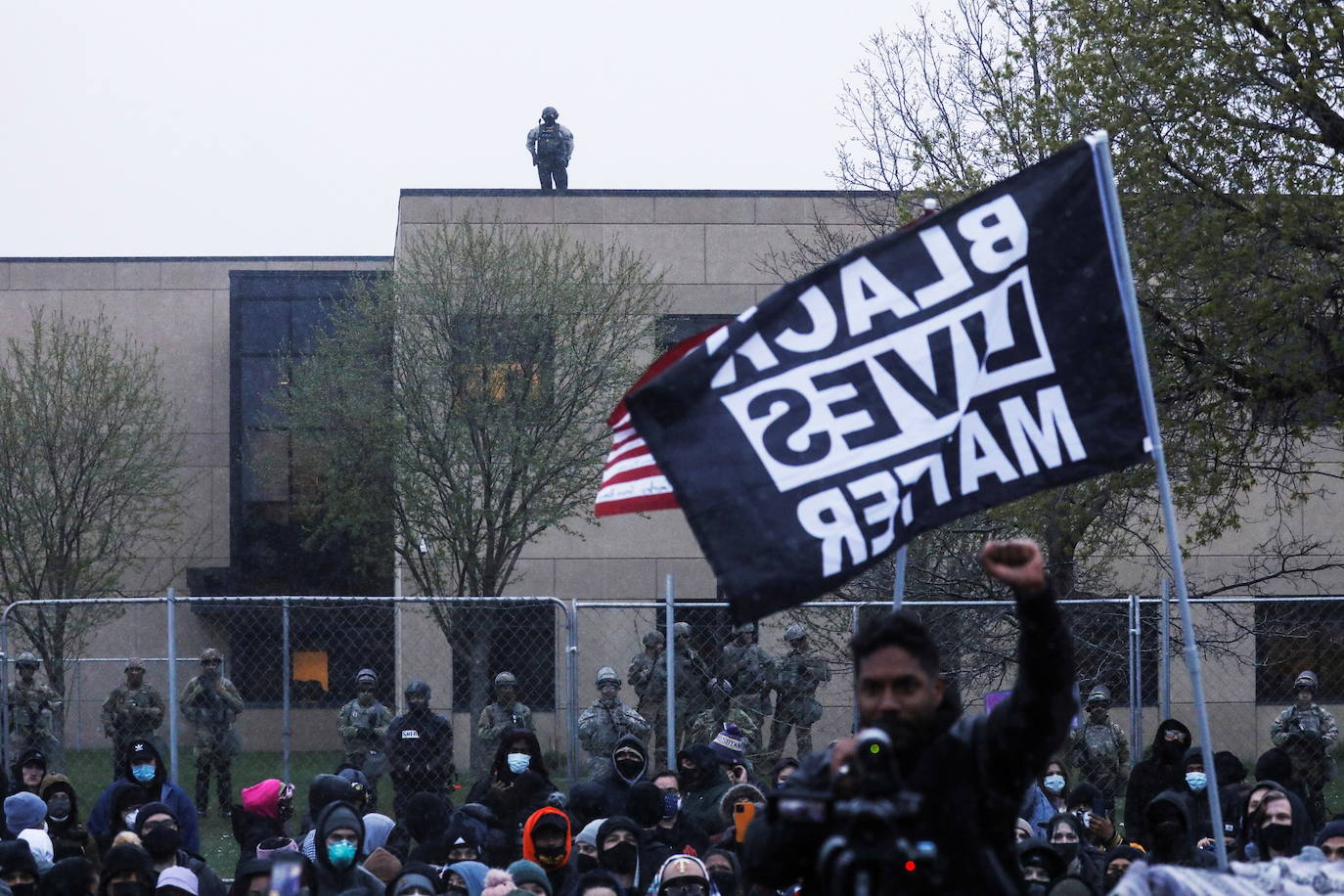 Minnesota moviliza la Guardia Nacional por protestas en Brooklyn Center por la muerte de un hombre negro en incidente con la policía. 