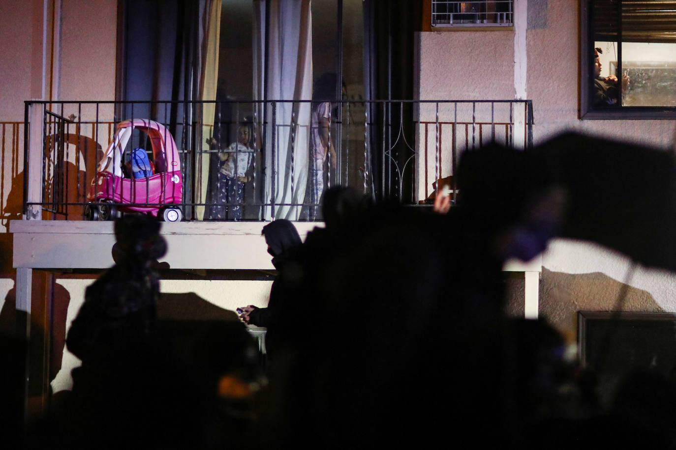 Minnesota moviliza la Guardia Nacional por protestas en Brooklyn Center por la muerte de un hombre negro en incidente con la policía. 