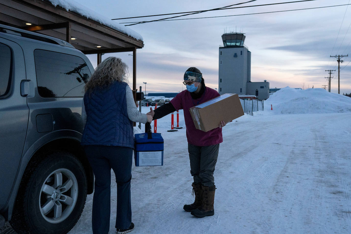 Vacunar en las zonas más remotas de Alaska. 