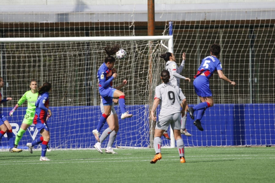 El Eibar ha perdido en partido de la Liga Iberdrola ante el Athletic de Bilbao por 2-5. 
