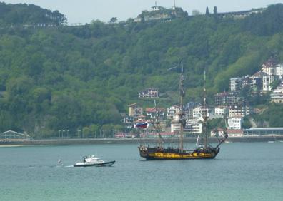 Imagen secundaria 1 - San Sebastián: La fragata rusa ‘Shtandart’ en la Bahía de La Concha