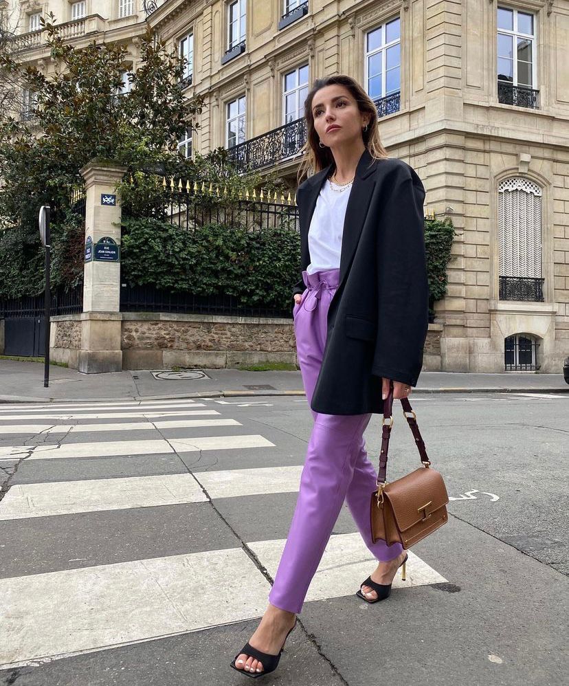 La 'influencer' gallega cuenta con más de 2 millones de seguidores. ¿La razón? Su estilo fresco, minimal y sofisticado. Alexandra, que se mudó a la capital francesa hace unos meses, ha causado auténtica sensación con sus últimos 'outfit' llenos de glamour. Independientemente de la temporada, es una mujer que se adapta a cada campaña o contexto, impulsando 'outfits' extremadamente trabajados y perfectos. Apuesta por mucho vestido y falda, pero Alexandra también opta por ropa casual, incluyendo accesorios más ‘cool’ y exclusivos para elevar esos looks