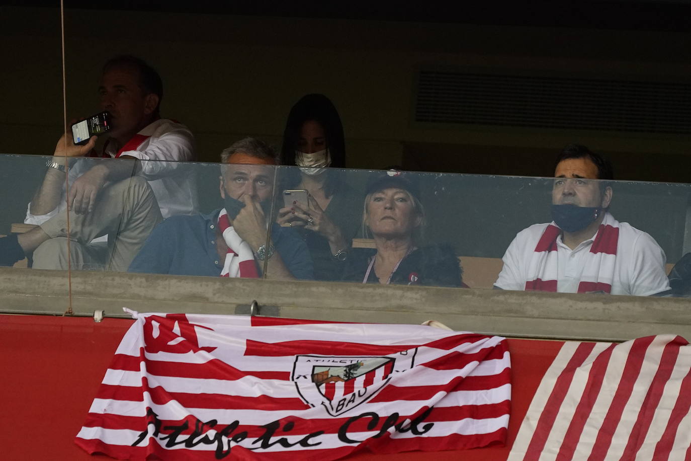 Fotos: Los familiares de los jugadores del Athletic en la Cartuja