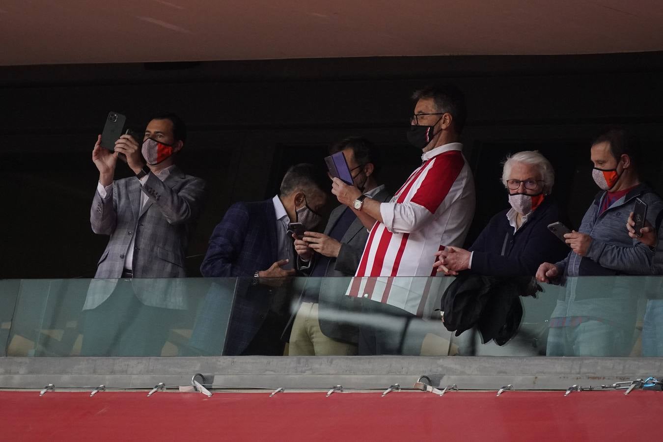 Fotos: Los familiares de los jugadores del Athletic en la Cartuja