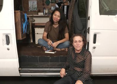 Imagen secundaria 1 - Los actores de 'Another round' agradecieron su premio colectivo a mejor interpretación del Festival en este vídeo. Frances McDormand yla directora Chloe Zhao,en el vídeo que enviaron a Donostia para presentar 'Nomadland'. Florian Zeller, solo. Anthony Hopkins nopudo venir a presentar 'The Father'.