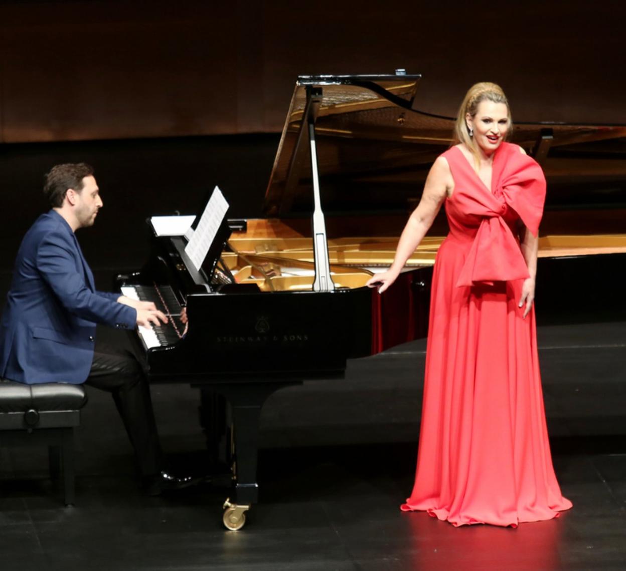 Ainhoa Arteta, con Javier Carmena al piano. 