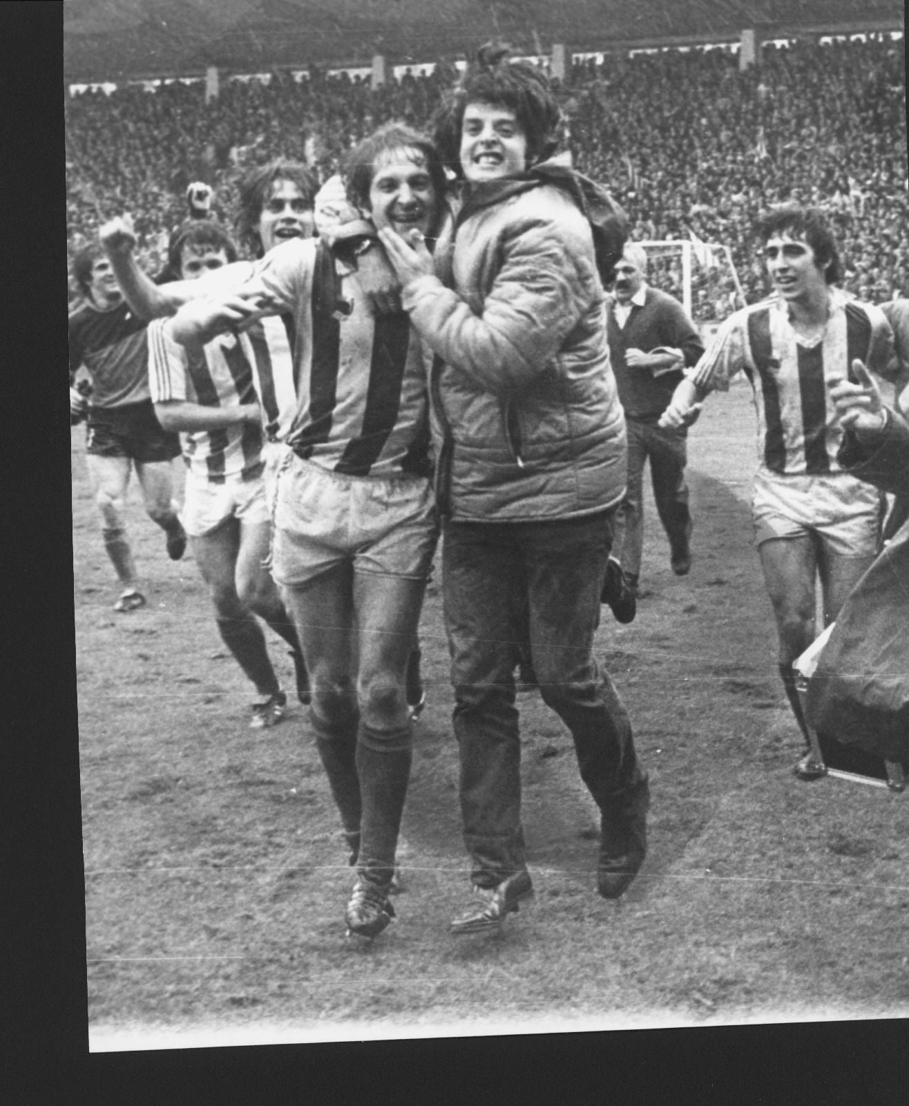 Periko Alonso, en primer plano, era la imagen de la alegría.