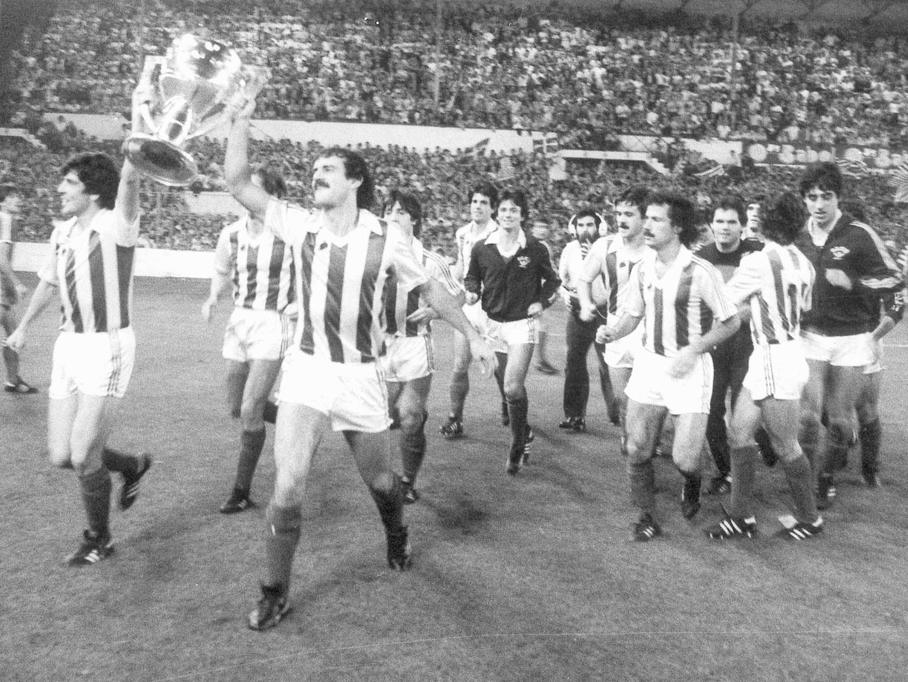 Fotos: El día que la Real Sociedad tocó el cielo... en Gijón