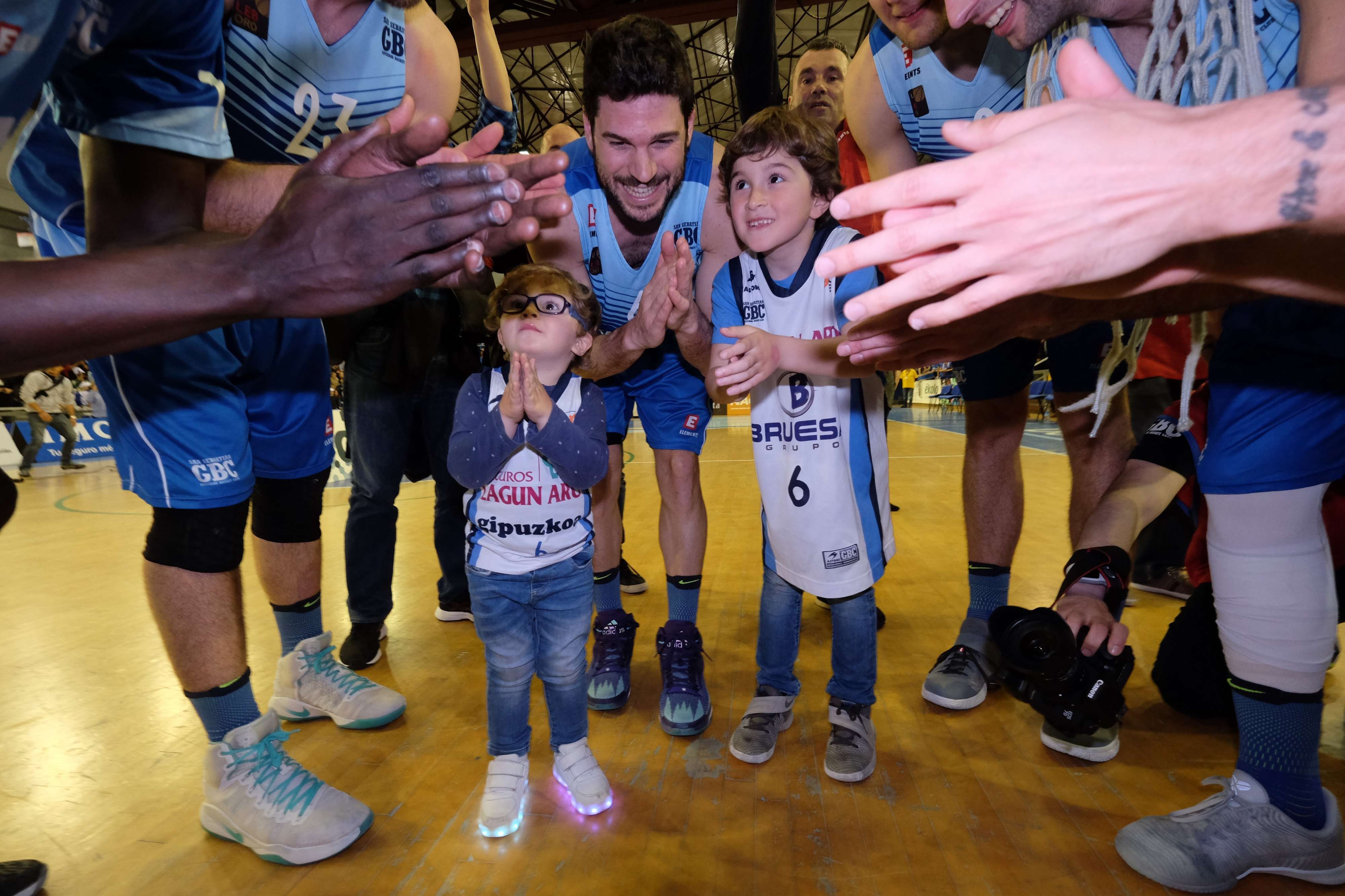 Fotos: Ricardo Uriz dice adiós al baloncesto
