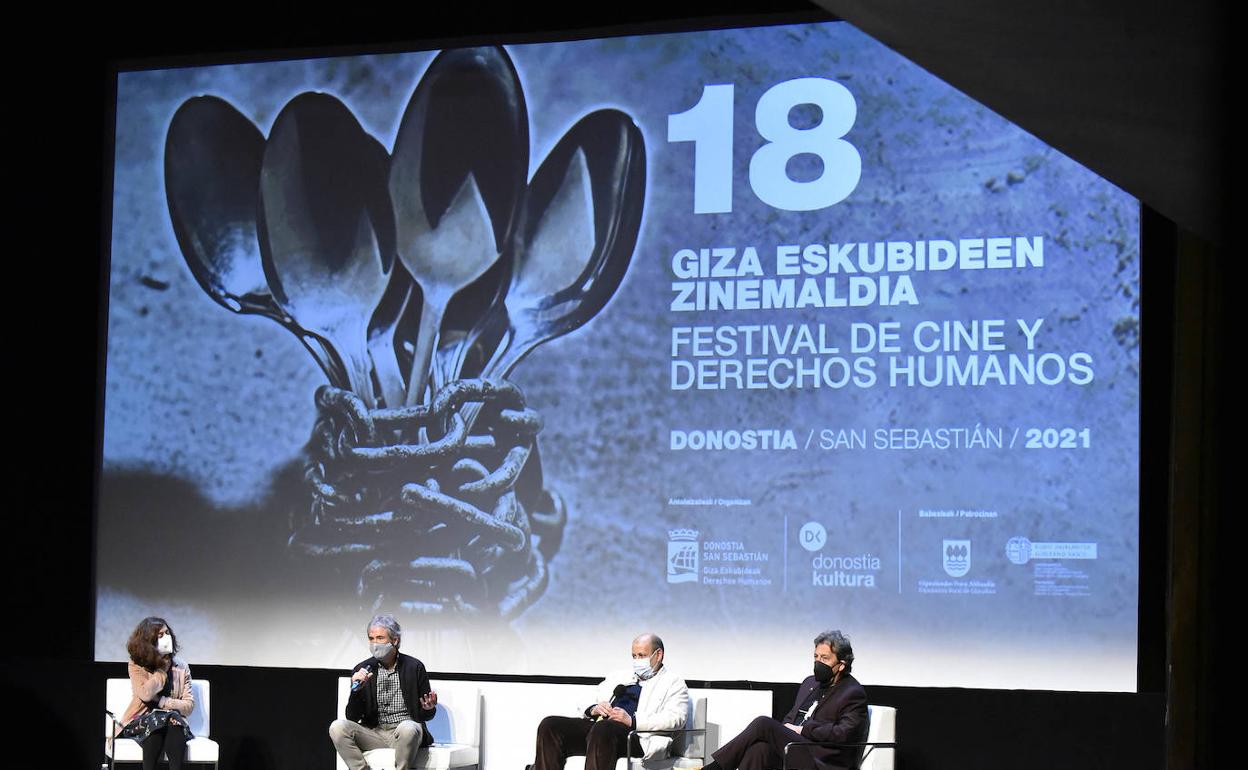 Un momento del coloquio celebrado ayer en el Principal. 