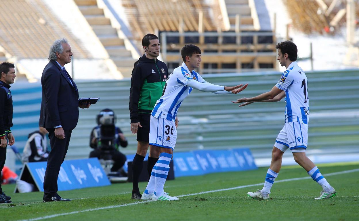 Momento en el que Zubimendi sustituye a Rubén Pardo en el partido contra el Getafe que supuso su debut en Primera.