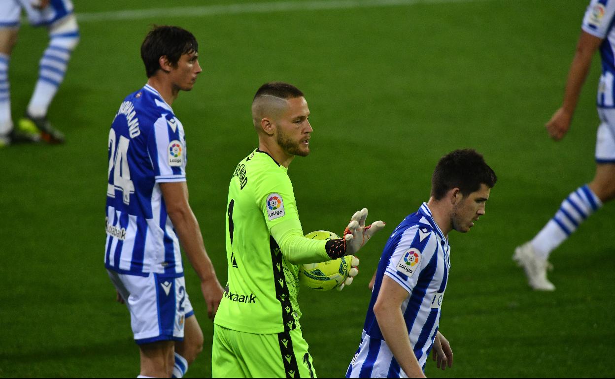 Le Normand, Remiro y Zubeldia, tres de los pilares de la defensa de la Real.